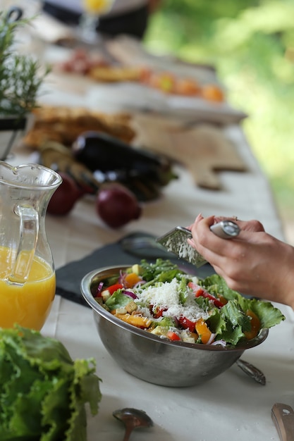 4 Strategies for Enjoying Healthy Meals When Eating Out